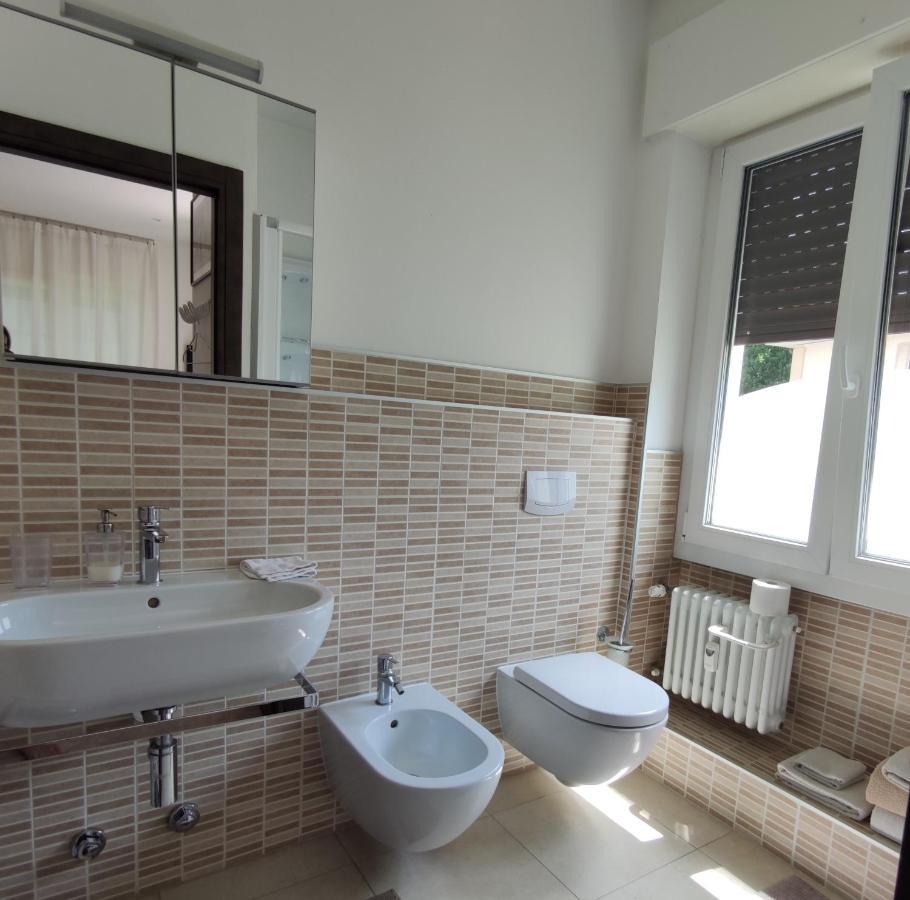 B&B Rosa Blu โกโม ภายนอก รูปภาพ