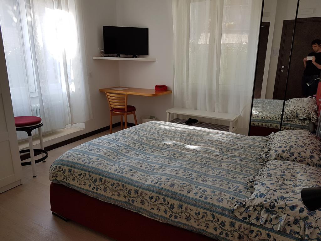 B&B Rosa Blu โกโม ภายนอก รูปภาพ