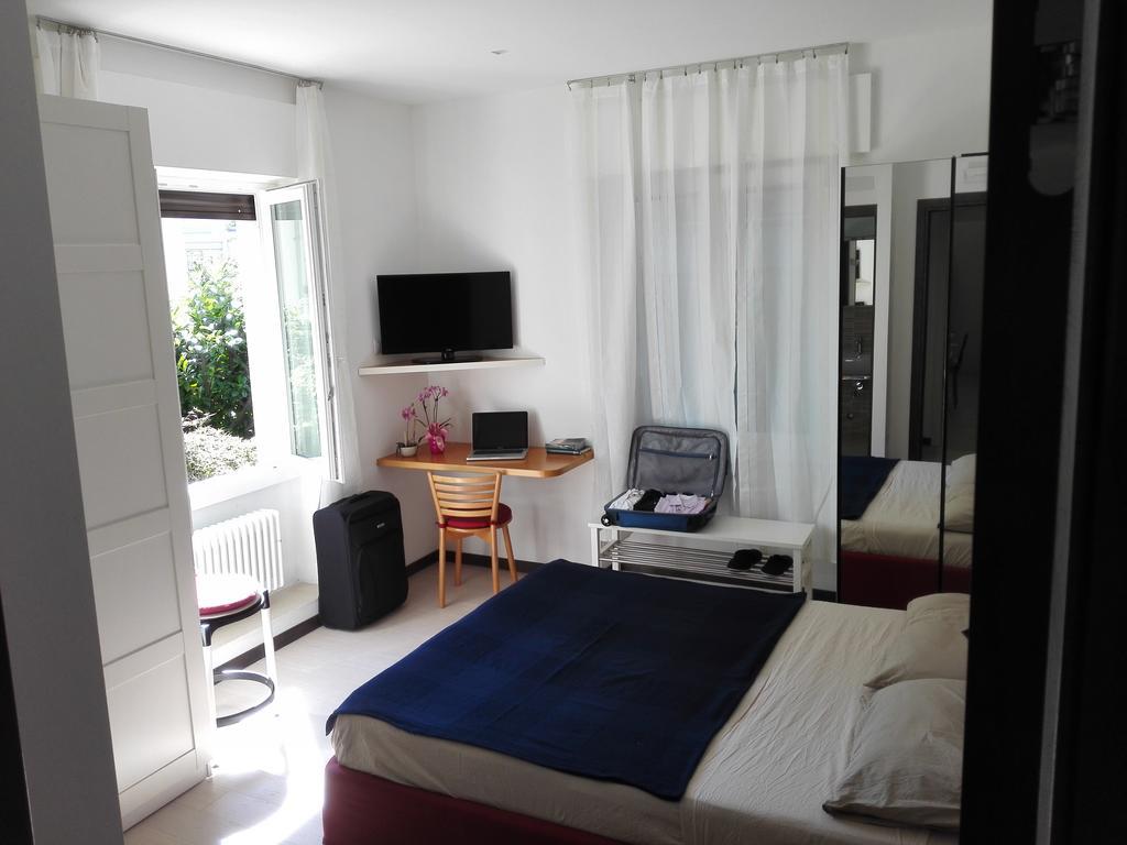 B&B Rosa Blu โกโม ภายนอก รูปภาพ